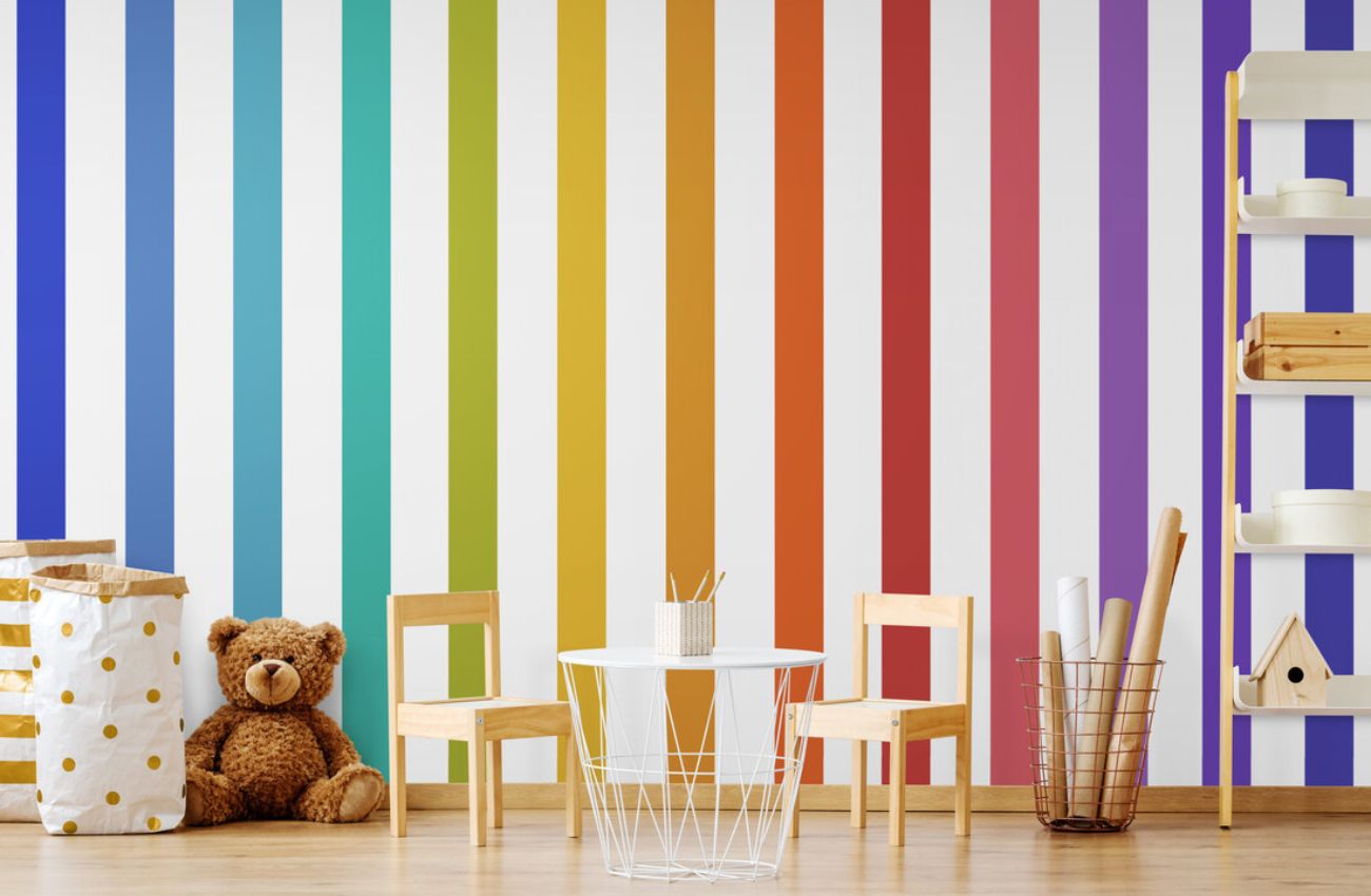 Papier peint rayures multicolore chambre enfant