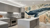 Chambre d'enfant décorée avec un Papier Peint Baleine et Animaux Marins Aquarelle aux teintes turquoise et indigo, illustrant une scène océanique poétique avec tortues marines et raies gracieuses