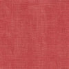 Rouleau de Papier Peint Rouge Terrecotta Texturé déroulé sur une surface en bois clair, révélant un motif en relief chaud aux nuances ocres et brûlées