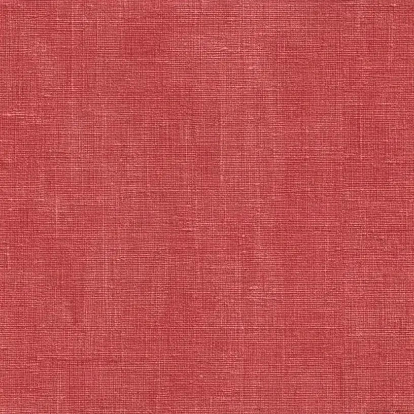 Rouleau de Papier Peint Rouge Terrecotta Texturé déroulé sur une surface en bois clair, révélant un motif en relief chaud aux nuances ocres et brûlées