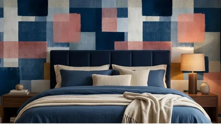 Vue panoramique d'un salon moderne habillé d'un papier peint carreaux bleu et rose au style scandinave aux motifs symétriques inspirés du design nordique contemporain