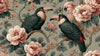 Papier Peint Toucan Chinoiserie Rose Poudré ornant un mur de salon élégant avec des motifs botaniques délicats de fleurs roses pastel et de feuillages exotiques dorés
