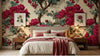 Rouleau déroulé de Papier Peint Toile de Jouy Rouge Fleuri révélant un motif répété de fleurs épanouies et de feuillages gracieux en rouge profond