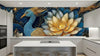 Vue d'ensemble d'un salon élégant orné du Papier Peint Dragon Bleu et Or aux Fleurs de Lotus couvrant un grand mur, créant une atmosphère orientale somptueuse et lumineuse