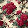 Papier Peint Toile de Jouy Rouge Fleuri ornant un mur élégant avec ses motifs floraux délicats en rouge vif sur fond ivoire crème