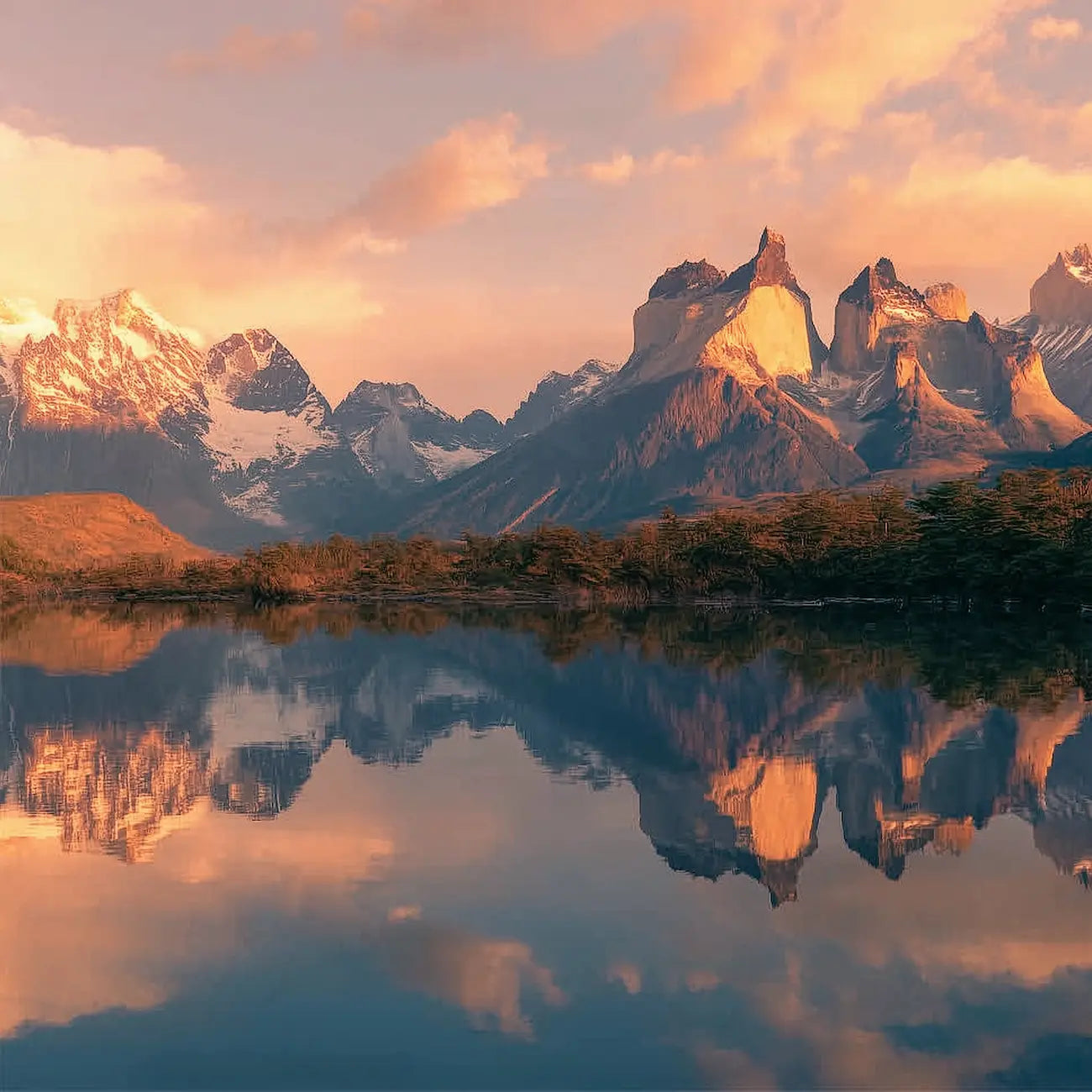 Papier peint panoramique montagne - exemple de paysage immersif