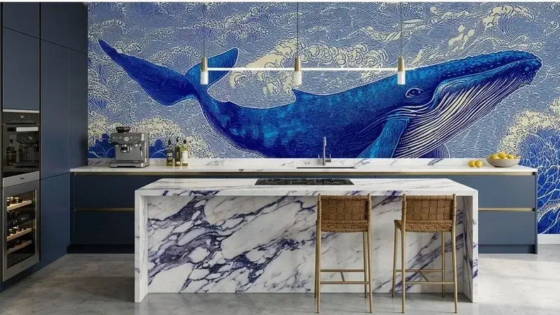 Chambre d'enfant décorée avec un Papier Peint Baleine Bleue Illustration Artistique aux couleurs vives et poétiques, créant une atmosphère onirique et apaisante sur un grand mur blanc