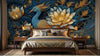 Rouleau de Papier Peint Dragon Bleu et Or aux Fleurs de Lotus partiellement déroulé sur une table en bois, dévoilant son motif répétitif de dragons mythiques et de fleurs de lotus nacrées