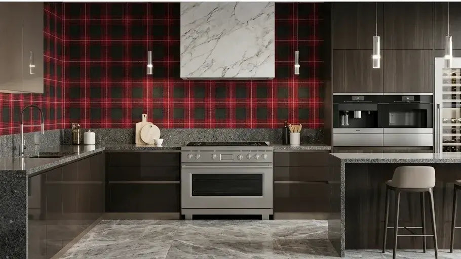 Gros plan détaillé d'un Papier Peint Tartan Écossais Rouge et Noir montrant la texture fine du papier et la précision des bandes géométriques rouge carmin et noir profond