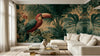 Vue rapprochée d'un Papier Peint Toucan Tapisserie Jungle Ancienne avec des motifs botaniques vintage détaillés mettant en valeur des fleurs tropicales et un toucan majestueux au bec orangé