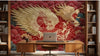 Vue panoramique d'un salon moderne transformé par un Papier Peint Dragon Japonais Rouge et Or aux motifs sinueux et aux ornements floraux de cerisiers en fleurs