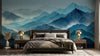 Revêtement mural tendance représentant un paysage de montagne aquarelle aux dégradés de bleu cobalt et de gris anthracite, parfait pour un intérieur contemporain