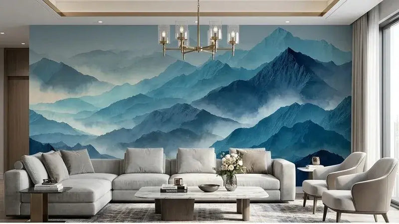Décoration murale panoramique en aquarelle illustrant des sommets montagneux dans des nuances de bleu profond et de gris perle, idéale pour une chambre apaisante