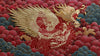 Papier Peint Dragon Japonais Rouge et Or représentant un dragon majestueux aux écailles dorées enroulé sur un fond rouge profond, orné de nuages traditionnels japonais