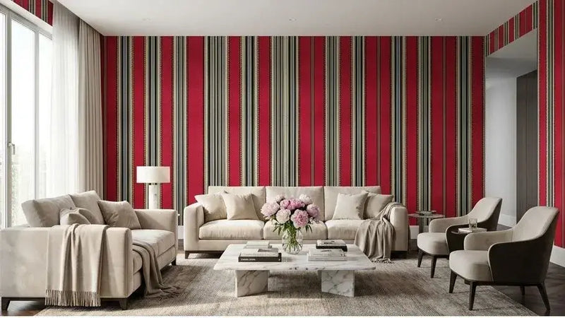 Gros plan texturé du Papier Peint Rayé Rouge et Blanc Harmonie appliqué sur une cloison, mettant en valeur la précision des lignes alternées rouge vif et blanc pur sous un éclairage naturel