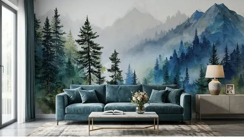 Décoration murale en aquarelle illustrant des sommets montagneux escarpés baignés dans une brume bleue et grise aux nuances poétiques et apaisantes
