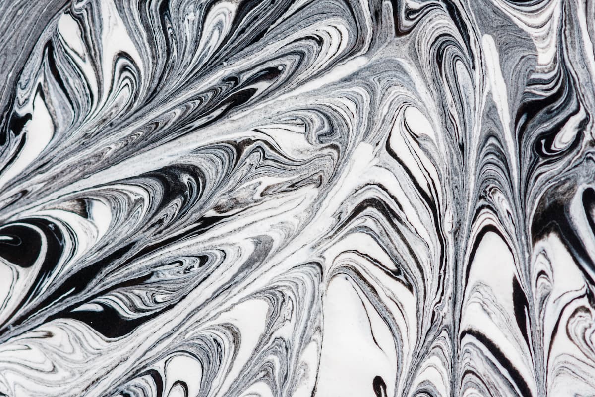 Papier peint marbre blanc et noir foncé