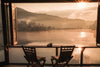 Papier peint balcon vue sur lac et montagnes