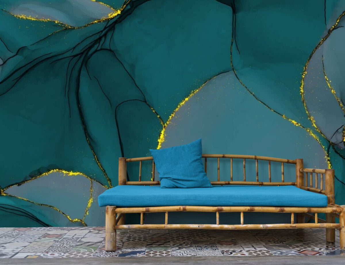 Papier peint bleu canard et or mur salon