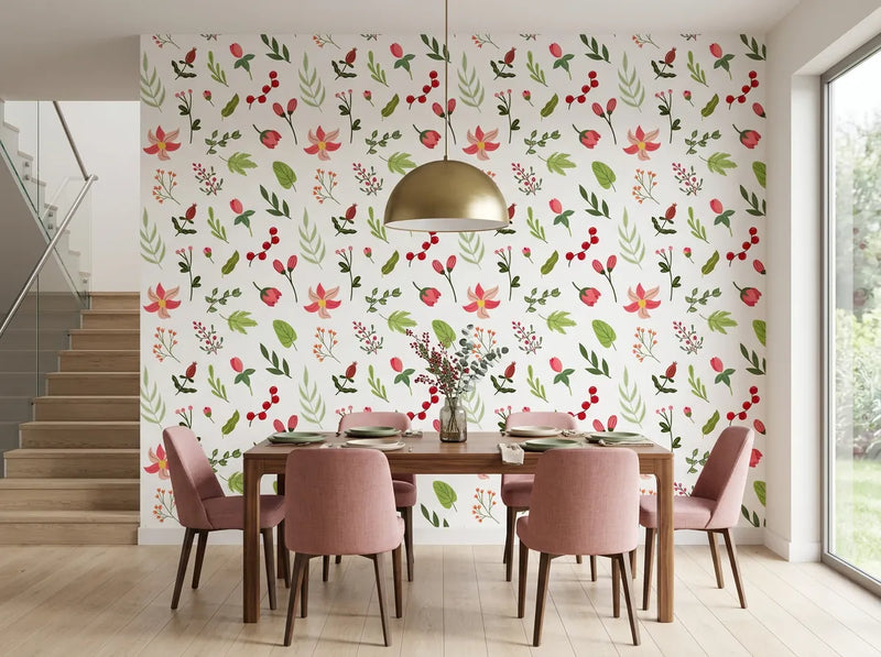 Papier peint fleuri pour cuisine posé dans une salle à manger avec table en bois et chaises roses