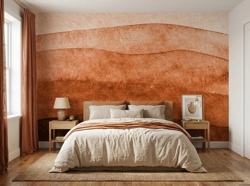 Papier peint motif terracotta dégradé posé derrière un lit au linge écru dans une chambre