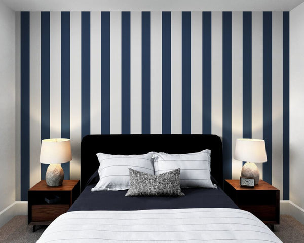 Papier peint rayures bleu marine mur chambre