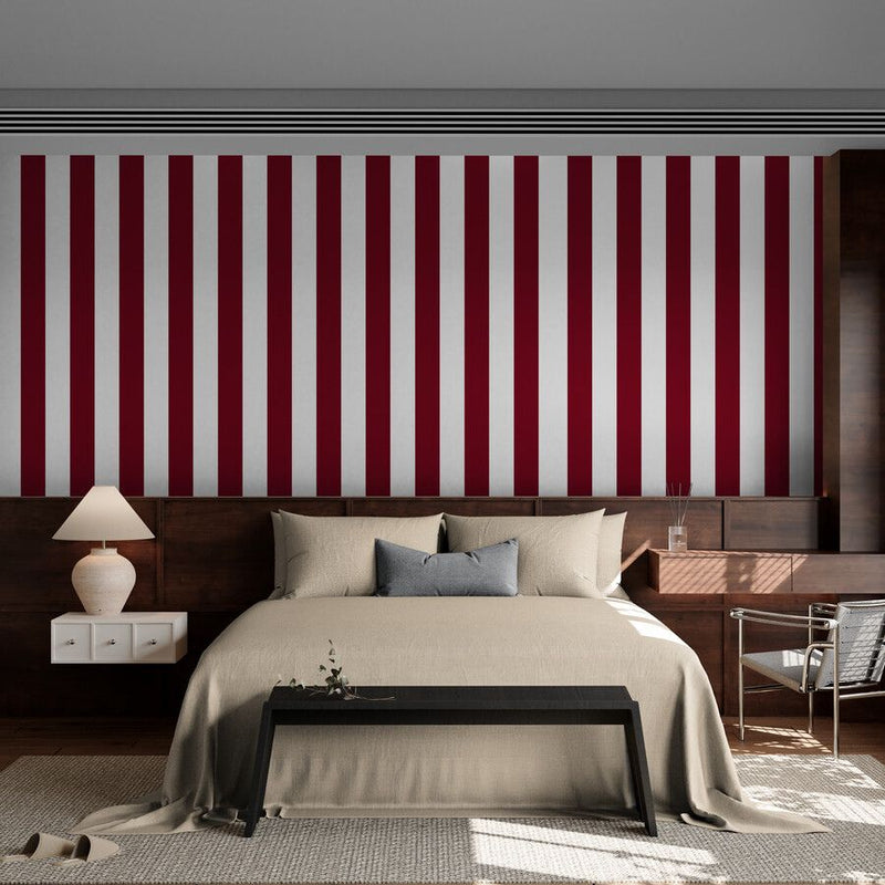 Papier peint rayures bordeaux deco chambre